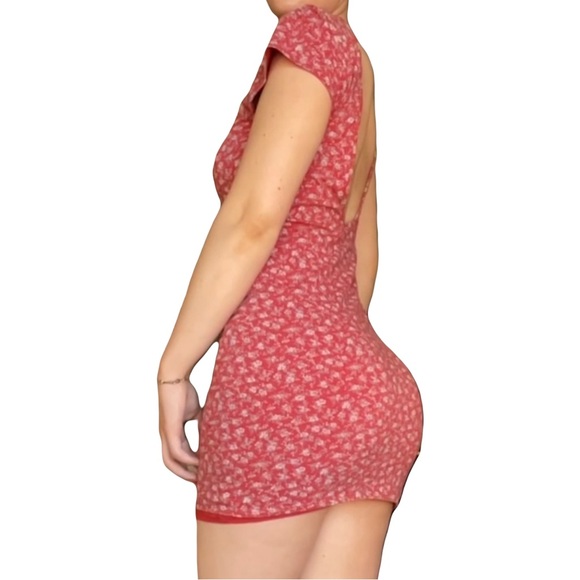 Red floral backless t-shirt dress - Picture 6 of 7